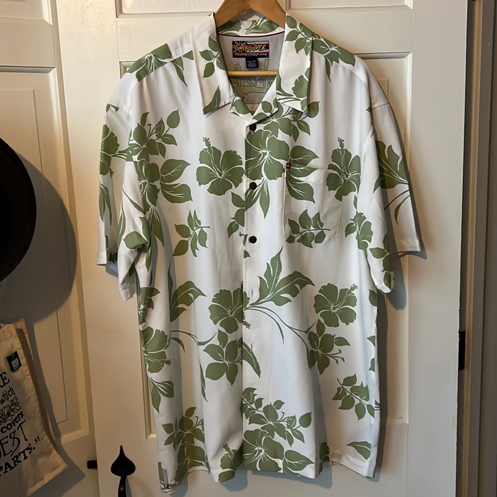 Quiksilver Hawaiian shirt, size XXL.